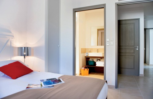 Saint-Saturnin-les-Apt Hotel | Lagrange Vacances - Le Clos Savornin