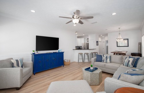 Laguna Beach Estates House | Laguna Beach PCB 5/3, STEPS TO THE BEACH-5 STAR RENTAL- CONVENIENT TO EVERYTHING