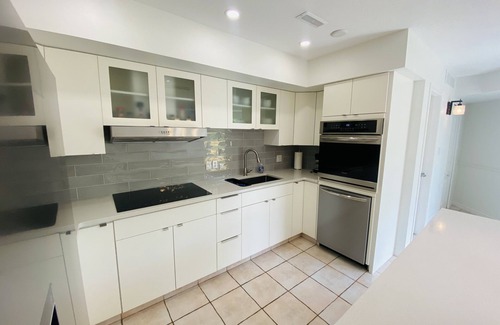 Okanagan-Similkameen House | Laguna Beach Villa- Incredible location, steps to beach, park, pubs, restaurants