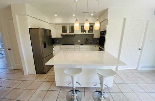Okanagan-Similkameen House | Laguna Beach Villa- Incredible location, steps to beach, park, pubs, restaurants
