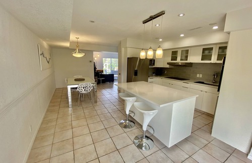 Okanagan-Similkameen House | Laguna Beach Villa- Incredible location, steps to beach, park, pubs, restaurants