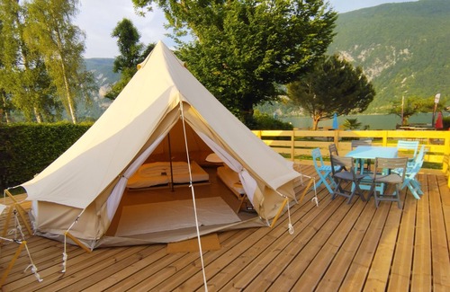 Novalaise RV Rental | Laguna colorada-Tent-King-Ensuite with Shower-Lake view