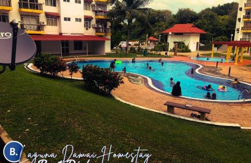 Tanjung Tanah Merah Apartment | Laguna Damai Homestay Teluk Kemang PD 2BR- Pool Front