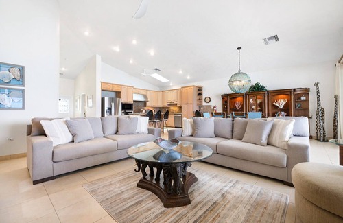 Seven Mile Beach Condo | Laguna Del Mar 24 - 3rd floor luxury condo on 7MB - Call Cayman Villas!