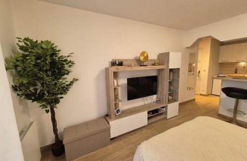 Vernon Apartment | Laguna