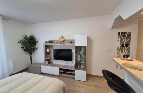 Vernon Apartment | Laguna