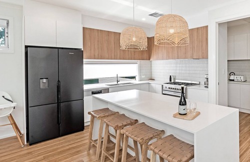 Walker Flat House | 'Laguna Haus'