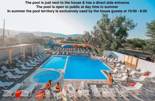 Bazaleti House | Laguna House next to Pool at Bazaleti Lake
