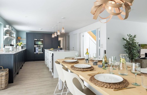Carbis Bay House | Lahaina, family home with garden and parking