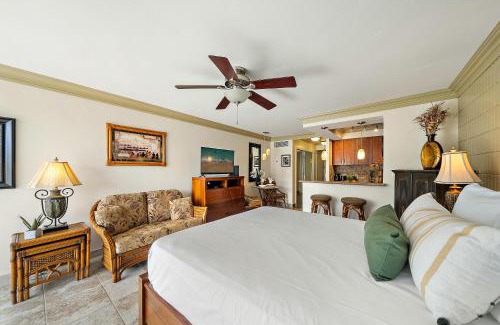 Historic Lahaina Front Street Apartment | Lahaina Shores 512 · LS 512 Getaway Studio by the Beach Pool Hot