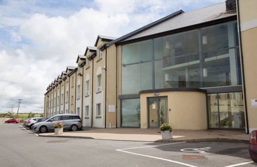 Lahinch Hotel | Lahinch Coast Hotel & Suites