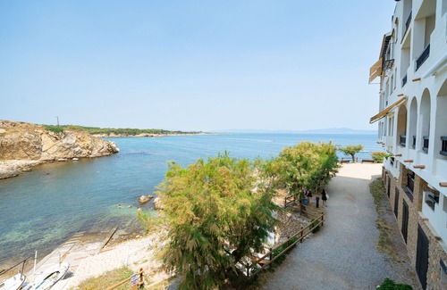 L'Escala Apartment | Laia: Apartment overlooking the sea, 50m from the beach