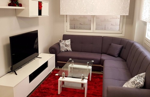 Barakaldo House | LAIA HOME WITH GARAGE AND WIFI next to the subway