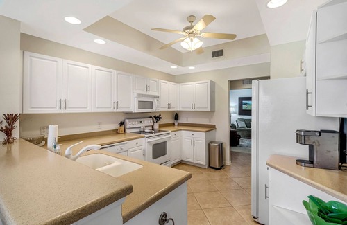 Naples Condo | Laid Back at Laurel Greens