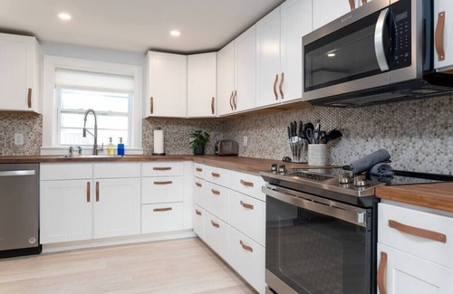 Jacksonville Beach Apartment | Laid Back Beach House Lower | 1-min to the Sand!