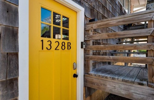 Jacksonville Beach Apartment | Laid Back Beach House Lower | 1-min to the Sand!