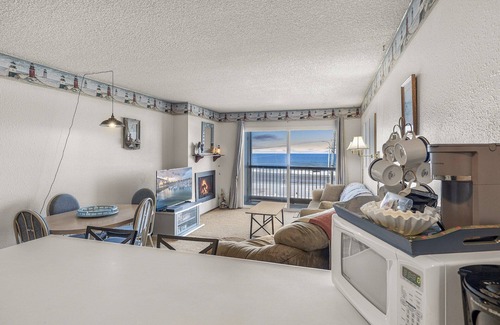 Logsden Condo | Laid-Back Beach Life! Pet-Friendly Stay in Lincoln City with Room to Relax