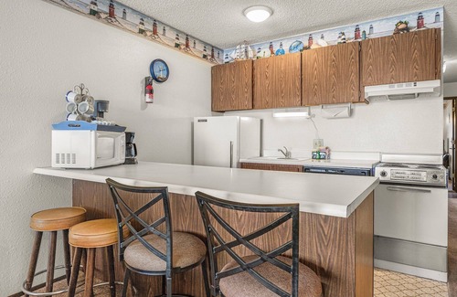 Logsden Condo | Laid-Back Beach Life! Pet-Friendly Stay in Lincoln City with Room to Relax
