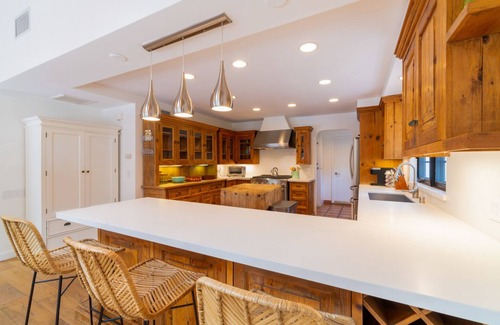 Western Malibu House | LAID BACK LIFESTYLE OF MALIBU - WALK TO THE BEACH!
