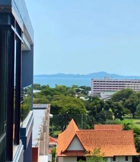 Pratumnak Hill Apartment | Laid back tropical garden Pattaya