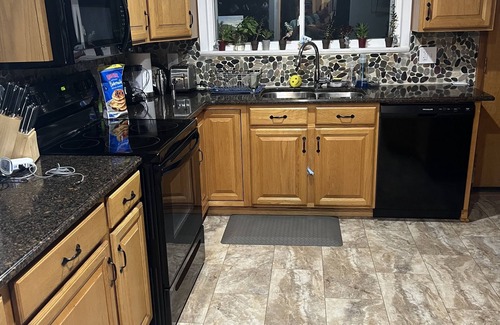 Penn Yan House | "Lair at the Lake" House Right on Keuka Lake