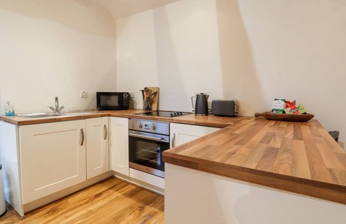 Ripley Cottage | LAIR CLOSE COTTAGE, pet friendly, with a garden in Shaw Mills