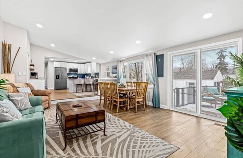 White Lake House | Lakefront Tiki Retreat with Hot Tub!