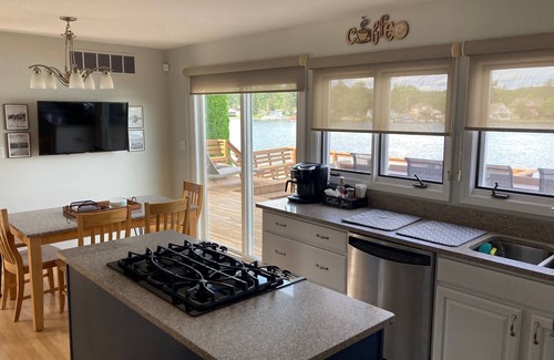 White Lake House | Lakefront home w/walkout basement arcade/bar area! Free Kayaks! Sandbar!