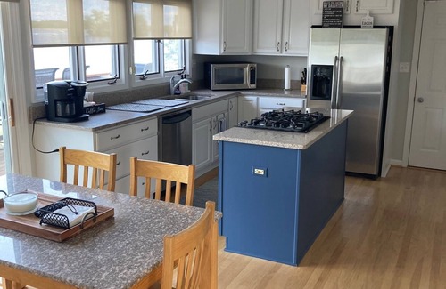 White Lake House | Lakefront home w/walkout basement arcade/bar area! Free Kayaks! Sandbar!