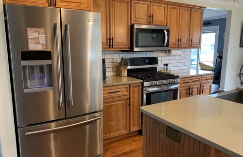 White Lake House | LAKE FRONT HOME WITH OPTIONAL HOT TUB AND PONTOON. PET FRIENDLY! LARGE LOT!