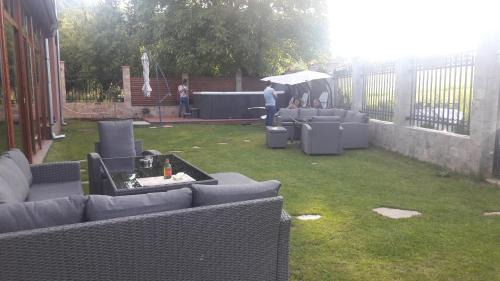 Svoge House | Lakata Guest House