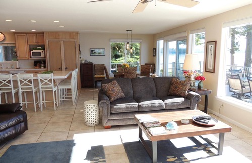 Lake Almanor Country Club House | Lake Almanor Country Club Lakefront 1/2 Block to Rec #1