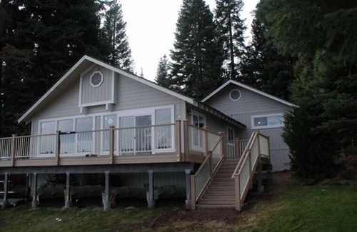 Lake Almanor Country Club House | Lake Almanor Country Club Lakefront 1/2 Block to Rec #1