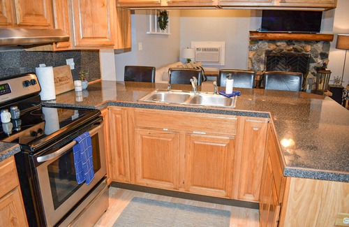 Palo Cottage | Lake Access Cottage at Derby Lake Sleeps 8