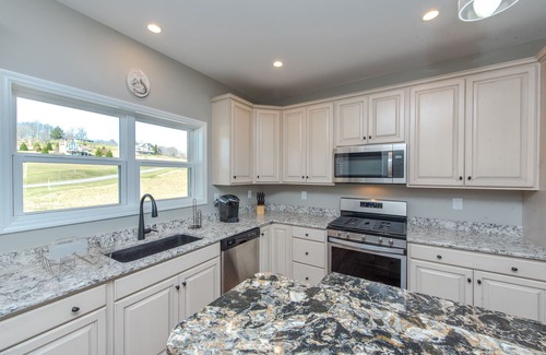 Waterfront Greens House | Lake Access Lodge w/Bar & Game Room