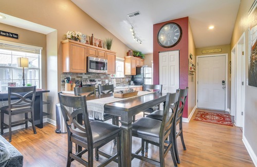 Indian Point Apartment | Lake Access & Pool: Branson Condo - 2 Mi to Marina