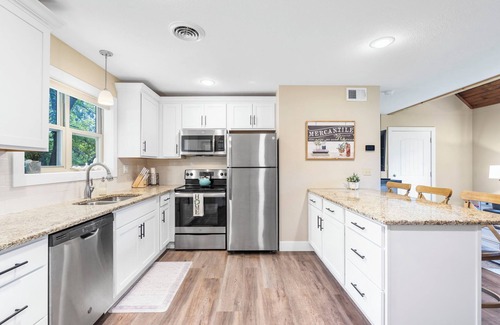 Branson House | Lake Access- Rustic Hickory Haven