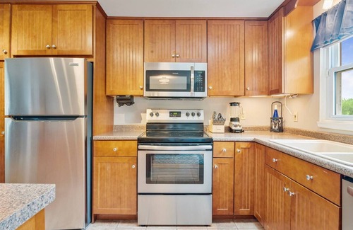 Romulus House | Lake Access, Views and Hot Tub