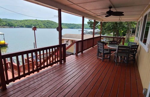 Edwards House | Lake Affect w/Garage Game room!