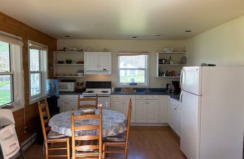 East Lake Ainslie Cottage | Lake Ainslie Beachfront Cottage