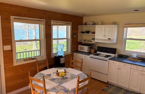 East Lake Ainslie Cottage | Lake Ainslie Beachfront Cottage