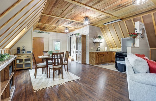 Cartersville Apartment | Lake Allatoona Area Studio w/2 Decks & Farm Views