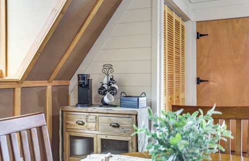 Cartersville Apartment | Lake Allatoona Area Studio w/2 Decks & Farm Views