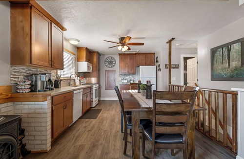 Peninsula Village Cabin | Lake Almanor 11: Charming Lakeside Resort