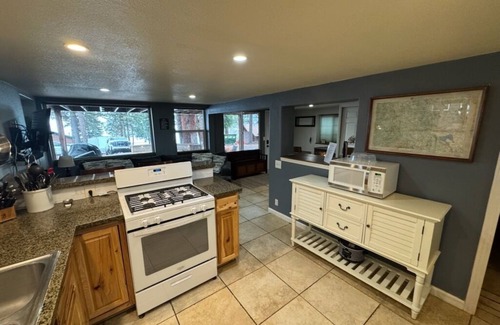Peninsula Village Cabin | Lake Almanor Escape 6: Perfect Lakeside Resort