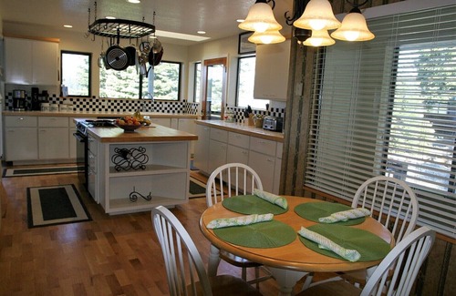 Lake Almanor West House | LAKE ALMANOR - LUXURY LAKEFRONT HOUSE - EVERYTHING INCLUDED!