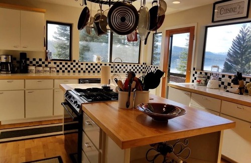 Lake Almanor West House | LAKE ALMANOR - LUXURY LAKEFRONT HOUSE - EVERYTHING INCLUDED!