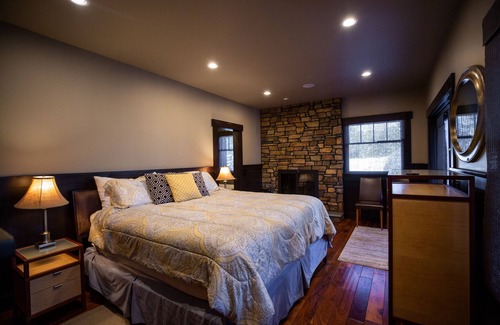 Easton House | Lake and Mountain Views