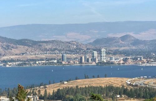 West Kelowna Estates Bed & Breakfast | Lake and the City Bed and Breakfast