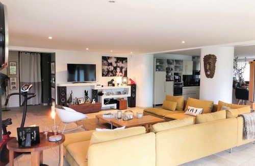 Bredannaz House | Lake Annecy: luxury waterfront house with lake and mountain views